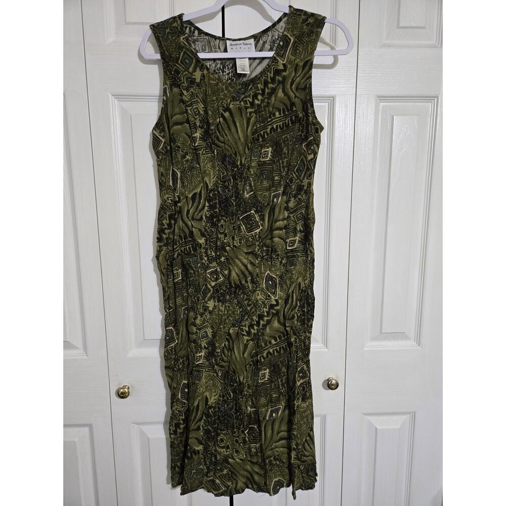Appropriate behavior 18w (what's on tag) runs small women's green and blue dress